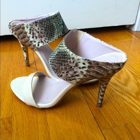 Beautiful mules, Sz 8 Snake pattern - Picture 2 of 2